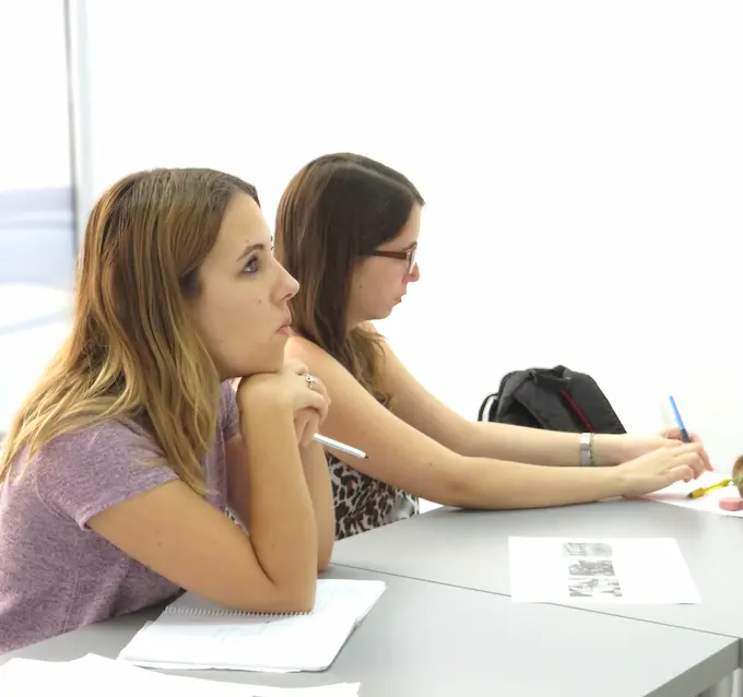 Estudiantes en curso intensivo de inglés en Mayspeak - Academia de Inglés en Murcia